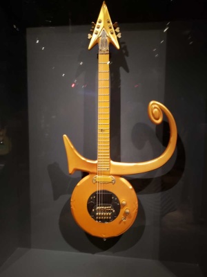 The Artist‘s guitar